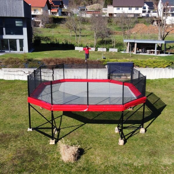 Megatramp-weltgrößtes-Trampolin Akrobat MEGATRAMP