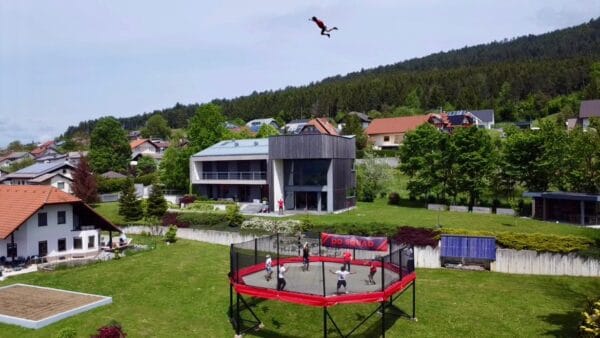 Megatramp - Das größte Trampolin der Welt Akrobat MEGATRAMP
