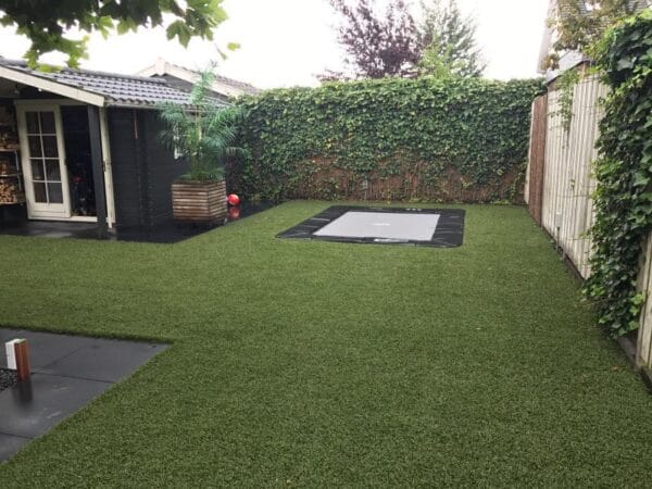 Installation Rectangular Flat (1) Trampoline Ingraaf Service Flat to the ground