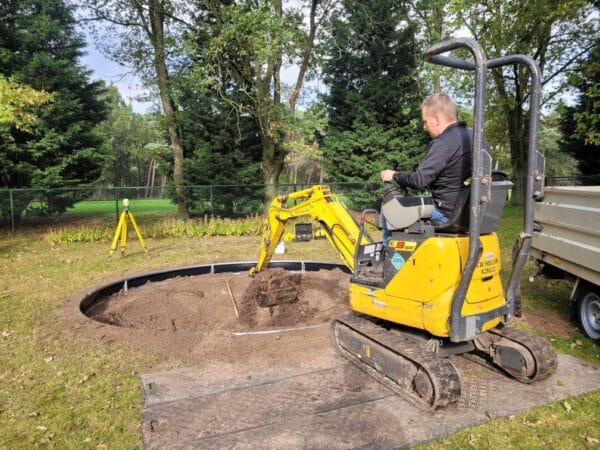 Trampoline Installation -Digger (3) Trampoline Ingraaf Service Flat to the ground